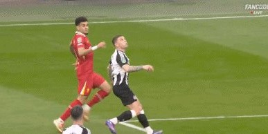 乐鱼最新网站-【联赛杯】基耶萨补时进球难救利物浦 纽卡2比1夺冠