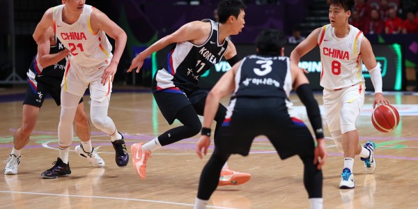 韩国队三分24中3！中国男篮肉搏消耗拉满硬度 内线优势支配矮人群