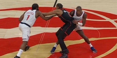 关键球！邓恩掩护撞到巴恩斯&amp;amp;裁判吹掩护犯规 快船挑战失败