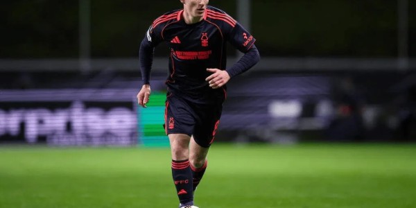 Leyu 体育网站-TA：曼联重启梅努续约谈判；今夏中场头号目标确认为安德森